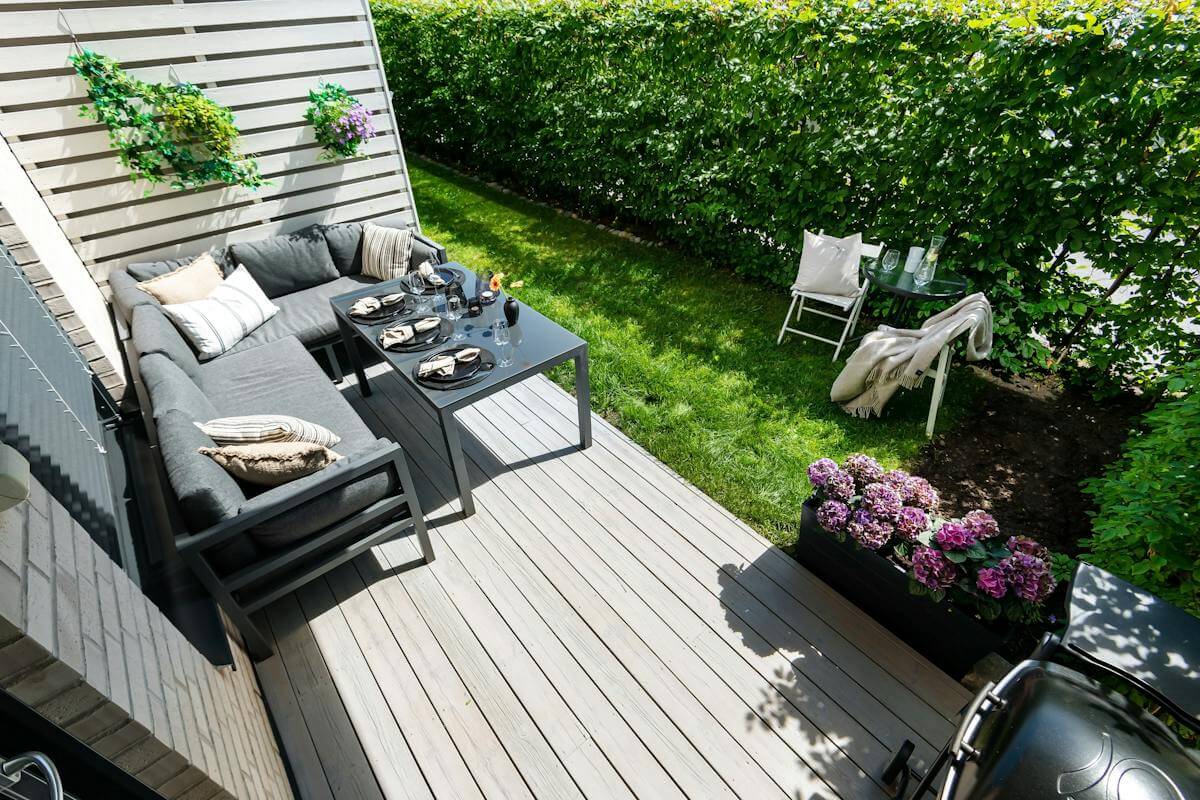 Steel vs. Wood: Choosing the Right Material for Your Deck