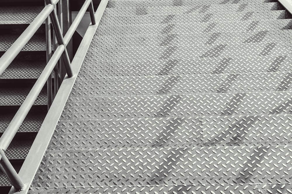 Designing Elegant and Modern Staircases with Steel