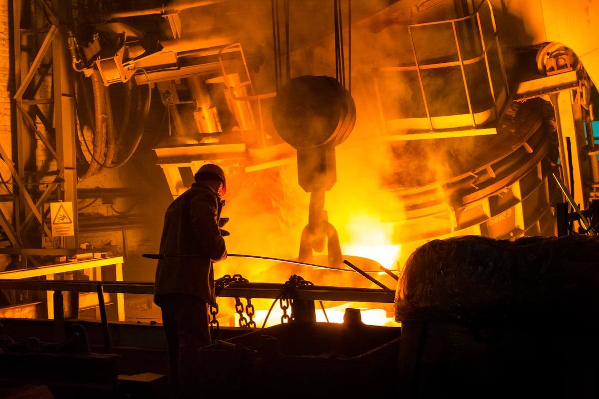 A Guide to Choosing Between Hot Rolled vs Cold Rolled Steel