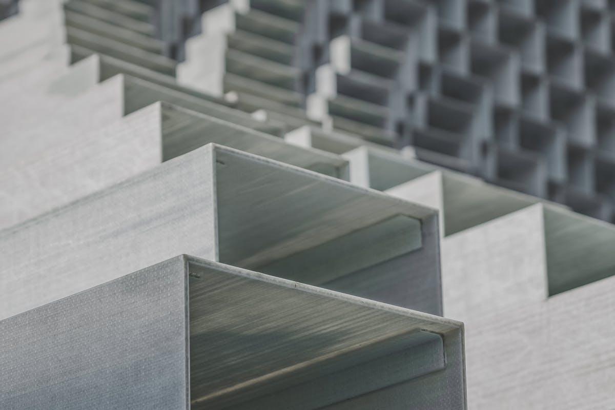 Designing Strong Retaining Walls with Galvanised Steel Posts and H-Beams